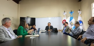 DGT en diálogo con Fenatrexp, encabezado por el director General de Transportes, Mynor González
