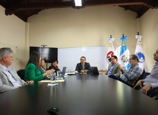 DGT en diálogo con Fenatrexp, encabezado por el director General de Transportes, Mynor González