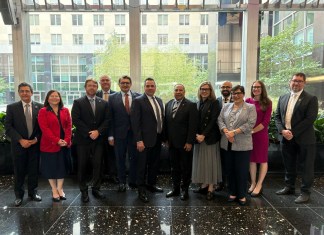 Delegación privada y estatal en visita oficial a Washington con motivos comerciales.