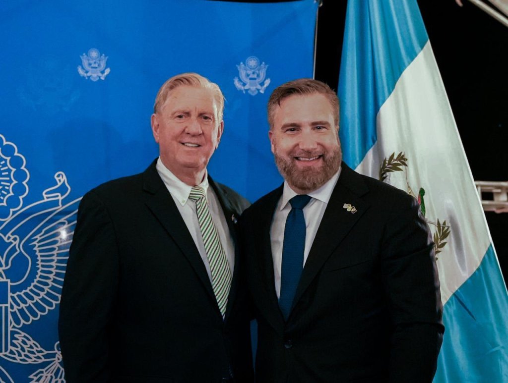 Denis Gallagher junto a Tobin Bradley