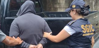 Ex gestora de negocios en entidad bancaria es capturada por presuntamente desviar más de Q480 mil de 270 cuentas.