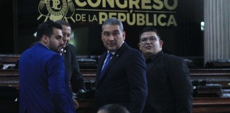 Fiscalía de Derechos Humanos pide acta de posesión de Luis Aguirre y bancada Cabal La Fiscalía de Derechos Humanos pide información de los diputados de Cabal, entre ellos Luis Aguirre.