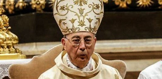 El cardenal protodiácono, el francés Dominique Mamberti, encargado de anunciar el 'Habemus papam'. Foto La Hora: EFE.