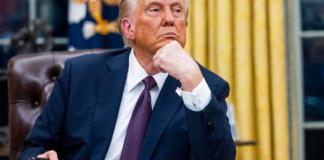 El presidente estadounidense, Donald Trump, dijo este lunes que está valorando la posibilidad de retirar otros 3.000 millones de dólares en subvenciones para Harvard. Foto La Hora: EFE.