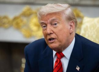 El Tribunal Supremo permitió este lunes al presidente estadounidense, Donald Trump, revocar el programa migratorio que concede un estatus legal temporal en el país. Foto La Hora: EFE Archivo.