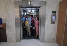Después de seis años, dos elevadores nuevos comenzaron a funcionar en Torre de Tribunales. Foto La Hora: Fabricio Alonzo
