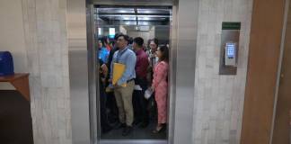 Después de seis años, dos elevadores nuevos comenzaron a funcionar en Torre de Tribunales. Foto La Hora: Fabricio Alonzo