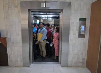 Después de seis años, dos elevadores nuevos comenzaron a funcionar en Torre de Tribunales. Foto La Hora: Fabricio Alonzo