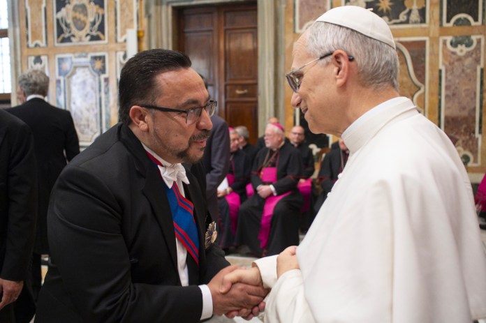 Embajador de Guatemala ante la Santa Sede saluda al Papa León XIV
