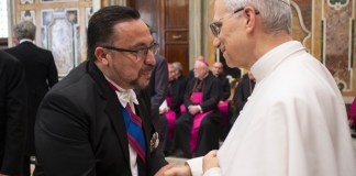 Embajador de Guatemala ante la Santa Sede saluda al Papa León XIV