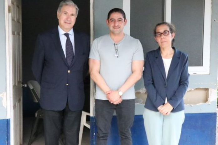 Embajador francés Frédéric Clavier, exfiscal Stuardo Campo y Embajadora de España, ​María Clara Girbau Ronda​​. Foto La Hora: Embajada de España en Guatemala