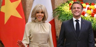 Emmanuel Macron y su esposa