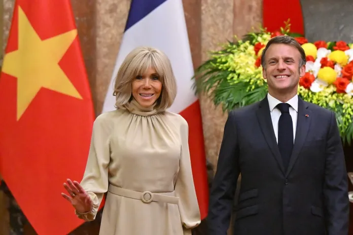 Emmanuel Macron y su esposa Emmanuel Macron y su esposa