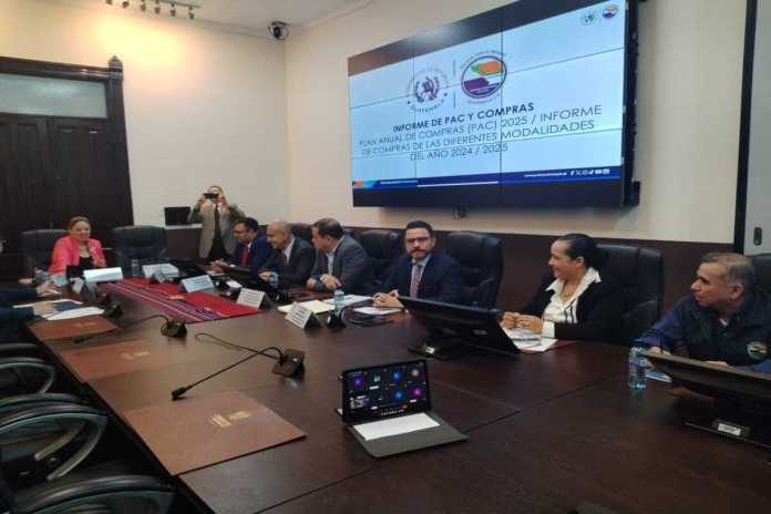 El presidente de EPQ, José Lemus, acudió a una citación en el Congreso. Foto: La Hora