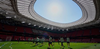 Los jugadores del Tottenham entrenan durante una sesión de entrenamiento antes del partido final de la Europa League contra el Manchester United en el estadio de San Mamés en Bilbao. Foto La Hora: AP.