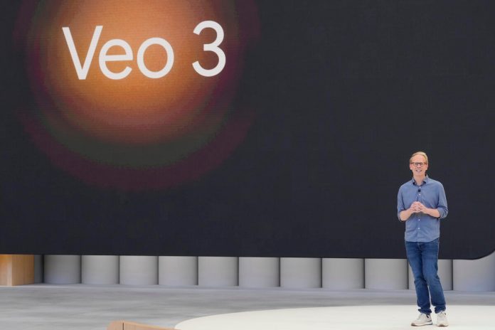 Josh Woodward, vicepresidente de Google Labs, en la Presentación de Google Veo 3. Foto La Hora: AP