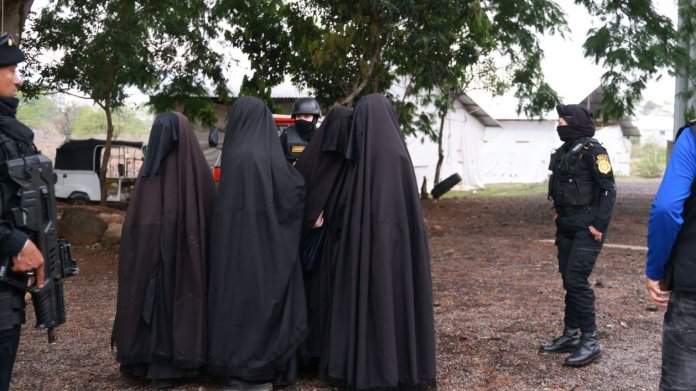 Cuatro menores de edad fueron localizados en Santa Rosa. Foto La Hora: MP