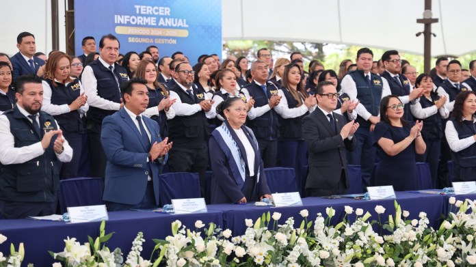 Por segundo año, Porras huye a los medios y derrocha más de Q165 mil en lujoso evento en Antigua