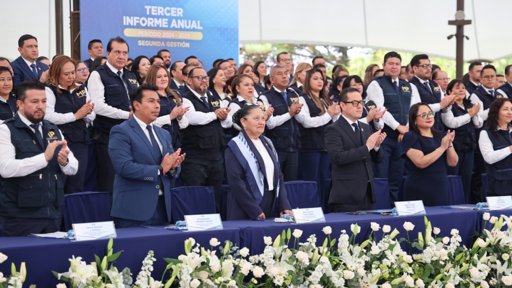 Por segundo año, Porras huye a los medios y derrocha más de Q165 mil en lujoso evento en Antigua