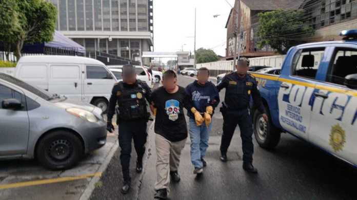 GrR7whsWYAABRNl (1) (1) Dos pandilleros B-18 son capturados tras disparar contra dos rivales que se encontraban bajo custodia policial.