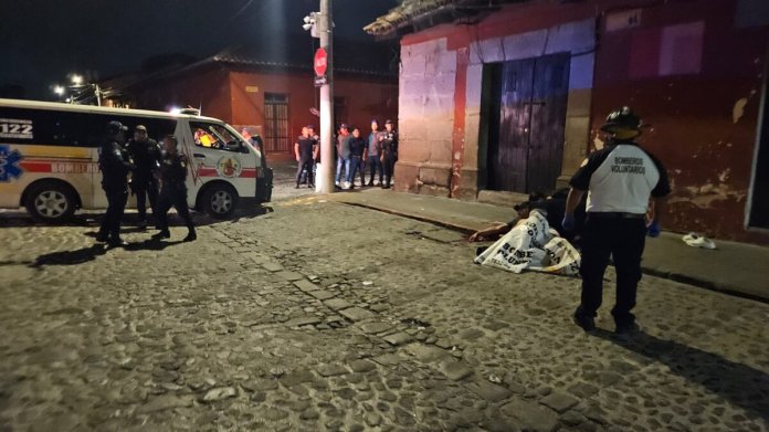 GrY_vSlWcAA0ZGw (1) Víctor Molina Salas fue víctima de un ataque armado tras salir de un bar en la Antigua Guatemala, mismo del que se presume sea el dueño.