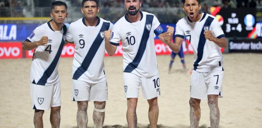 La Bicolor logró su primer triunfo en un Mundial de Fútbol Playa. Foto La Hora: FFG