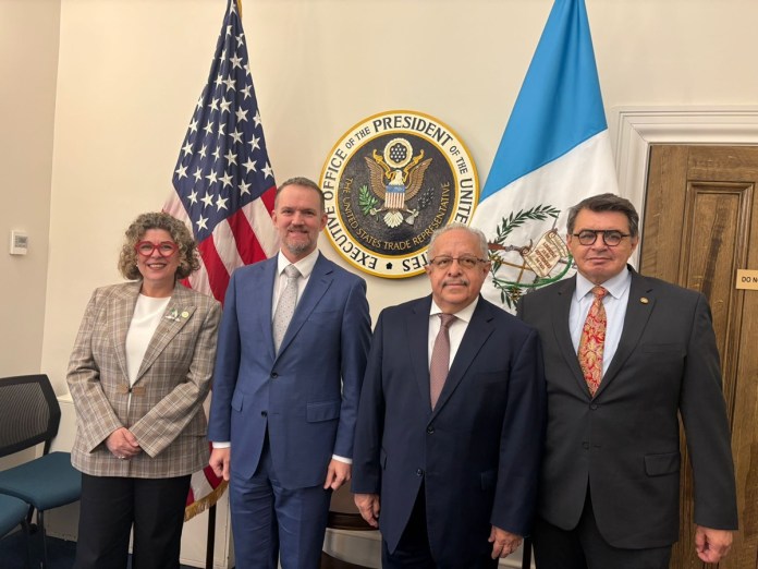 Delegación de Guatemala con el Representante Comercial de EE. UU.; Gabriela García, Jameson Greer, Carlos Ramiro Martínez, Hugo Beteta.