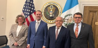 Delegación de Guatemala con el Representante Comercial de EE. UU.; Gabriela García, Jameson Greer, Carlos Ramiro Martínez, Hugo Beteta.