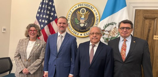 Delegación de Guatemala con el Representante Comercial de EE. UU.; Gabriela García, Jameson Greer, Carlos Ramiro Martínez, Hugo Beteta.