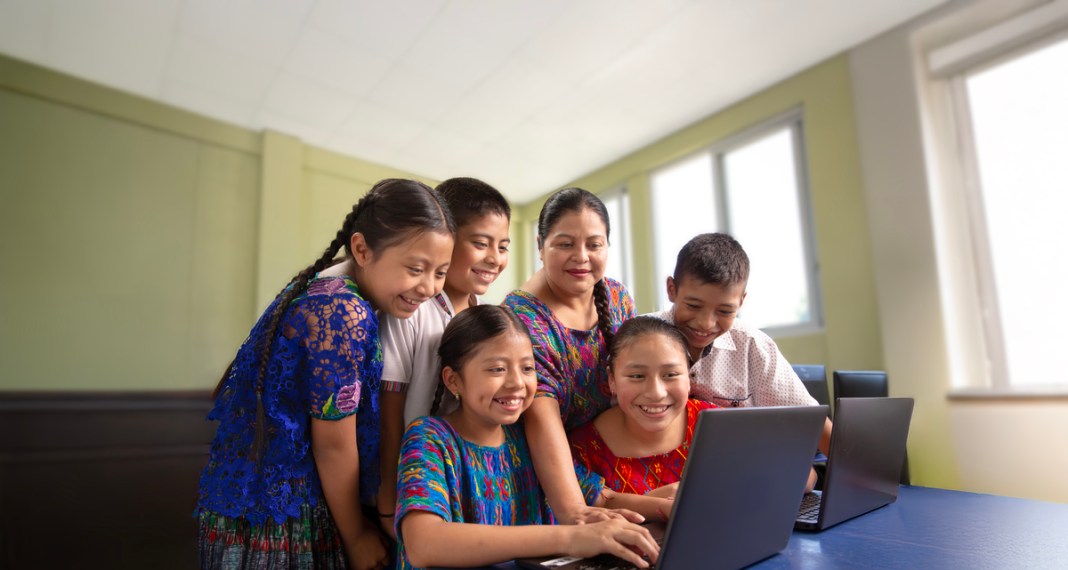 Esta alianza fomentó el aprendizaje de la tecnología en la localidad. Foto: Bam.