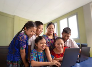 Esta alianza fomentó el aprendizaje de la tecnología en la localidad. Foto: Bam.
