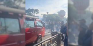 La noche del viernes 30 de mayo, agentes del Servicio de Inmigración y Control de Aduanas de Estados Unidos (ICE) realizaron un operativo en un reconocido restaurante italiano de San Diego, Foto: Captura de Pantalla.
