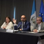Idoia Aranceta, Jordi Cañas, y Alexander Gray, de la Misión de Seguimiento Electoral de la Unión Europea.