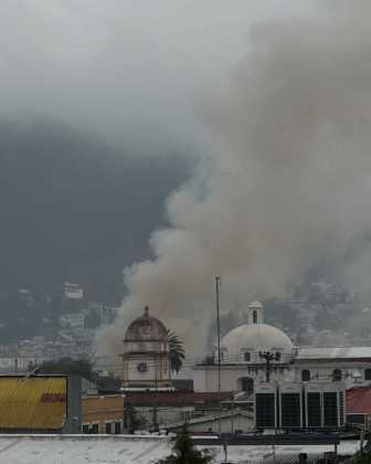 Los Bomberos Voluntarios Sofocaron las llamas. Foto La Hora: CVB