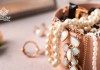 Aprende a organizar tu joyería con estos 5 trucos para evitar enredos y mantenerla siempre en orden.