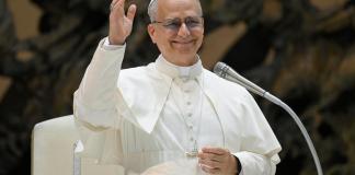 La misión que el Papa León XIV le encargó al cardenal de Guinea para ir a Francia