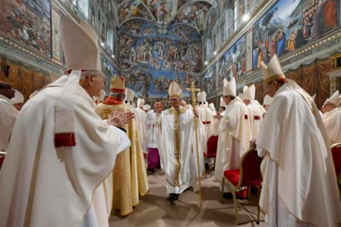 La misa de inicio del pontificado de León XIV será el 18 de mayo y el 21 verá a los fieles El Papa León XIV celebrando la misa con los cardenales electores en la Capilla Sixtina, en la Ciudad del Vaticano, el 9 de mayo de 2025. Foto La Hora: EFE.