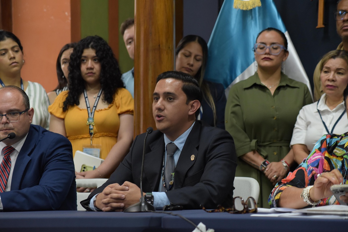 Luis Avila, asesor de magistratura del TSE sobre el MOOT Electoral para estudiantes universitarios