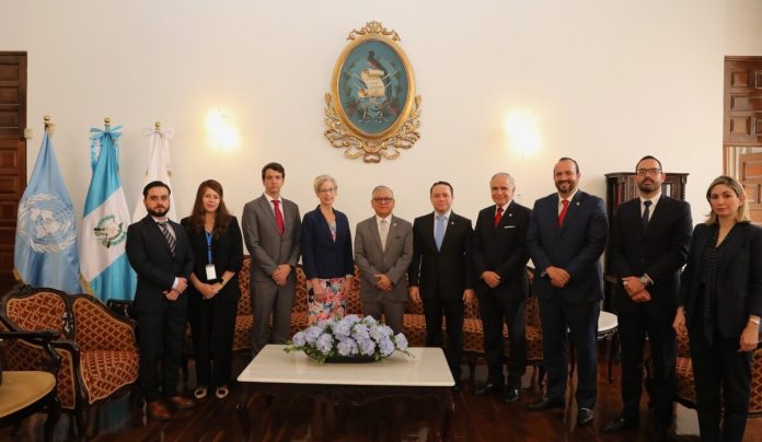 Margaret Satterthwaite en OJ Margaret Satterthwaite, Relatora especial de ONU para la independencia judicial, se reunió con magistrados del OJ. Foto La Hora: OJ