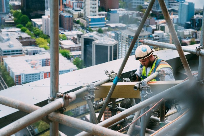 Más de 5 mil empleos disponibles en el sector construcción en esta feria dirigida a migrantes retornados