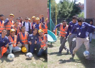 Ministro del CIV, junto a obreros del e la Escuela de Educación Especial en zona 1 celebrando el día del albañil. Foto La Hora: CIV