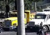 Tráfico complicado en calzada la Paz por tráileres con desperfectos mecánicos. Foto La Hora: captura de pantalla.