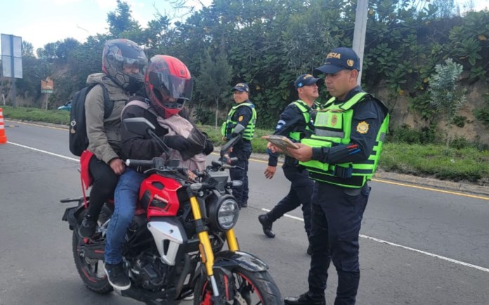 Motoristas acumulan el 52% de las multas de tránsito. Foto La Hora: Tránsito PNC.