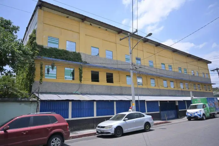 Nuevo edificio para TSE El TSE alquilo un edificio para trasladar dependencias de forma temporal. Foto La Hora: Fabricio Alonzo