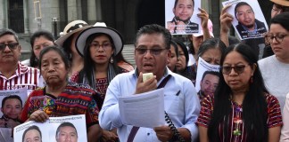 Organizaciones civiles anuncian asamblea permanente articulada a los 48 Cantones de Totonicapán, Pedro Camajá, director de Fundebase al micrófono