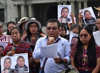 Organizaciones civiles anuncian asamblea permanente articulada a los 48 Cantones de Totonicapán, Pedro Camajá, director de Fundebase al micrófono