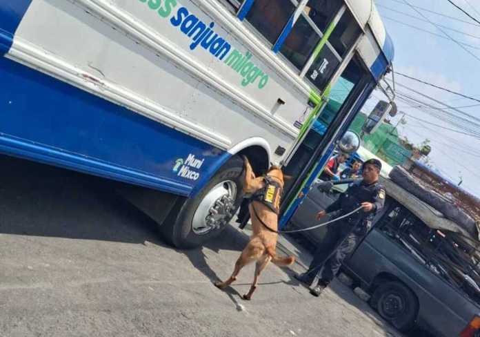 PNC explosivos Bomberos municipales dieron a conocer sobre una posible alerta por explosivos, misma que se trataría de un paquete que fingía ser el artefacto. Foto La Hora: PNC