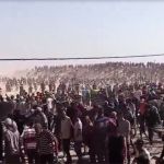 Palestinos irrumpiendo centro de ayuda humanitaria de GHF en Gaza. Foto La Hora: Captura de Pantalla