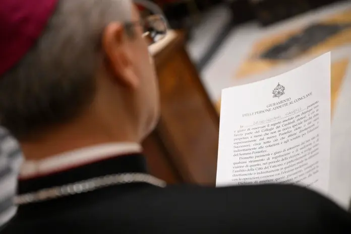 ¿Por qué cambian de nombre los papas? Historia de una tradición que adelanta intenciones Un total de 133 cardenales se encerrarán mañana en la Capilla Sixtina para elegir en un cónclave al sucesor del papa Francisco. Foto La Hora: EFE