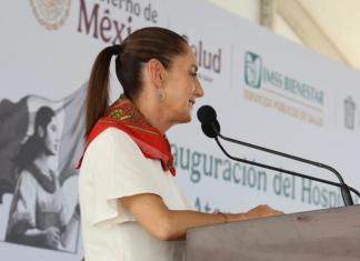 Fotografía cedida por la presidencia de México de la mandataria mexicana, Claudia Sheinbaum, durante su participación en una gira de trabajo este sábado, en el municipio de Texcoco Estado de México (México). Sheibaum admitió que el presidente estadounidense, Donald Trump, le propuso recientemente que permitiera la entrada al país del Ejército de EE.UU. para combatir a los carteles del narcotráfico, pero ella no aceptó y contestó que el territorio mexicano es "inviolable". EFE/ Presidencia de México